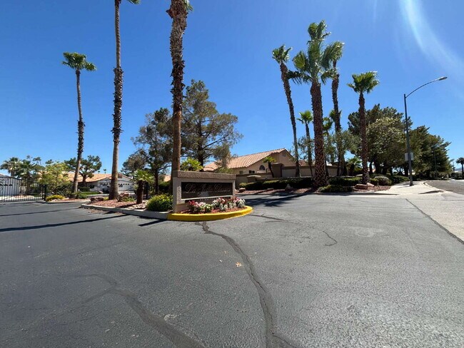 Building Photo - 3 Bed 2 1/2 Bath Water Front Home in Desert Shores