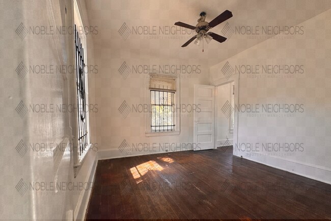 Building Photo - 3728 Silver St