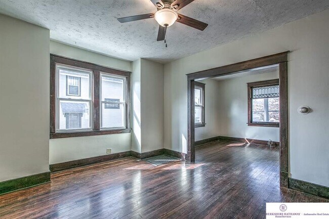 Building Photo - 2125 S 35th Ave