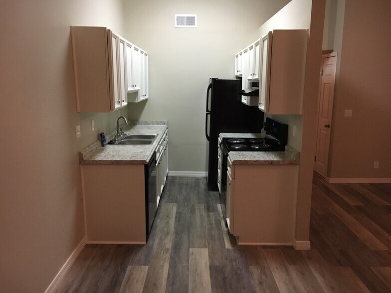 Building Photo - 828 Hardy Springs Cir