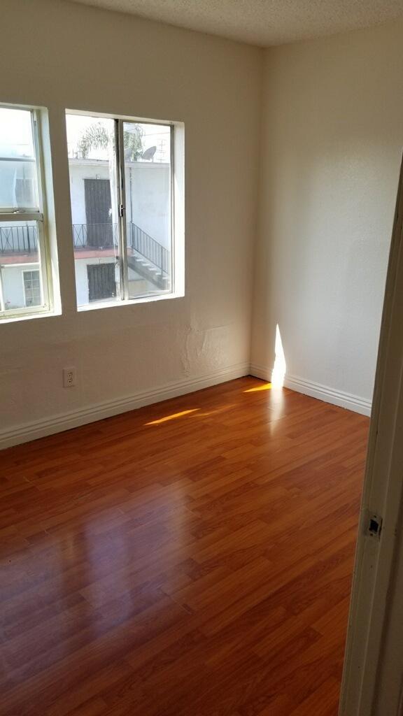 Building Photo - 10616 S Central Ave