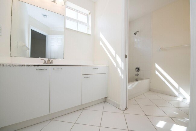 Building Photo - 15711 SW 53rd Ct