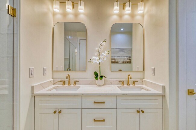 Building Photo - 2215 Amnesty Dr