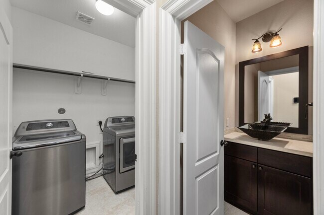 Building Photo - 14918 Diane Manor Ln