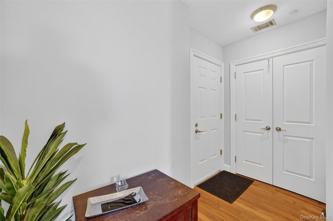 Building Photo - 543 Main St