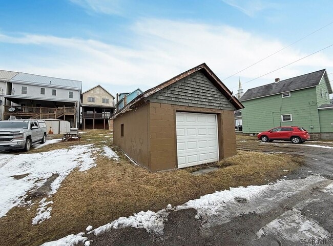 Building Photo - 512 Graham Ave