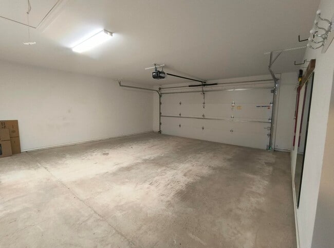 Building Photo - Charming 4 bedroom, 2 bath home AVAILABLE NOW!