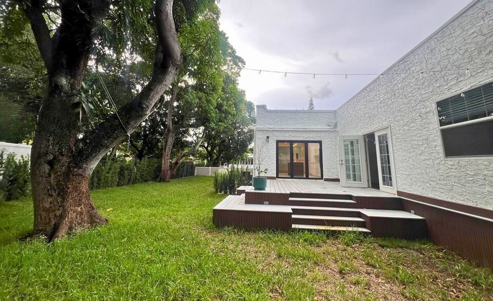 Building Photo - 130 SW 1st Ave