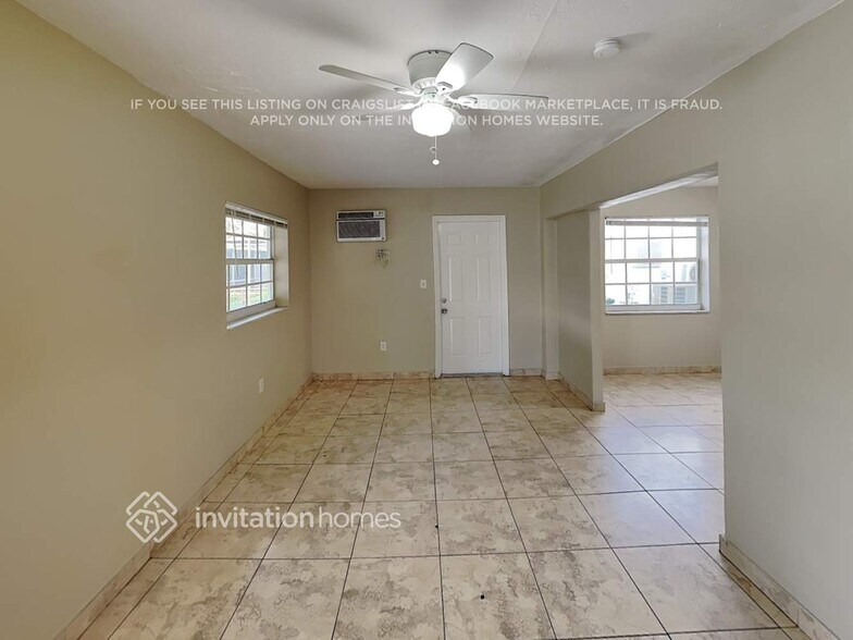 Building Photo - 8659 Sheraton Dr