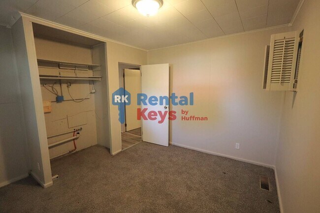 Building Photo - 2101 Waggoner Ave