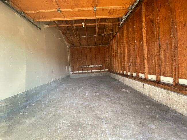 Building Photo - Beech Place Duplex