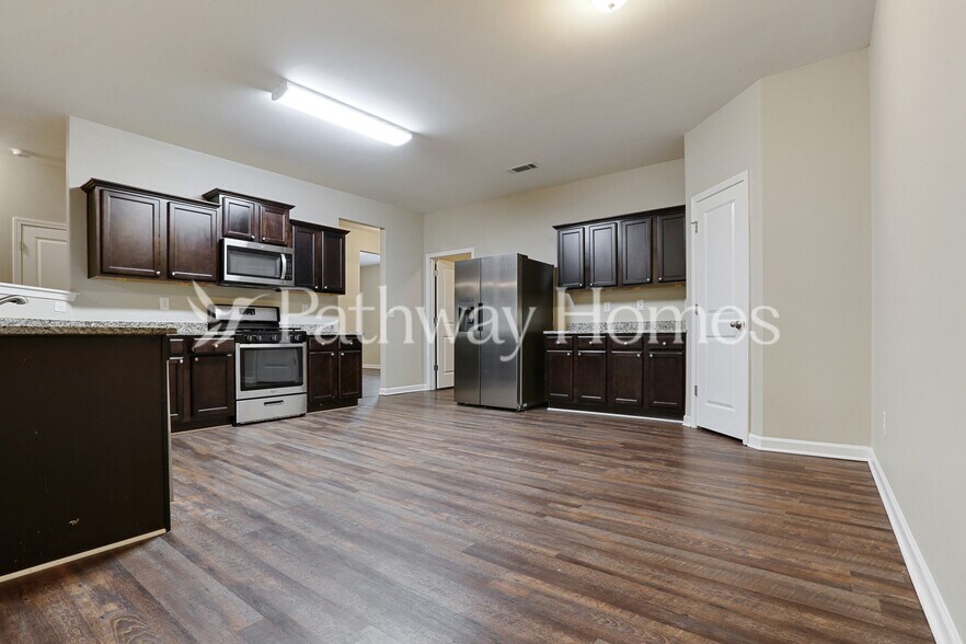 Building Photo - 3509 Mica Cir SE