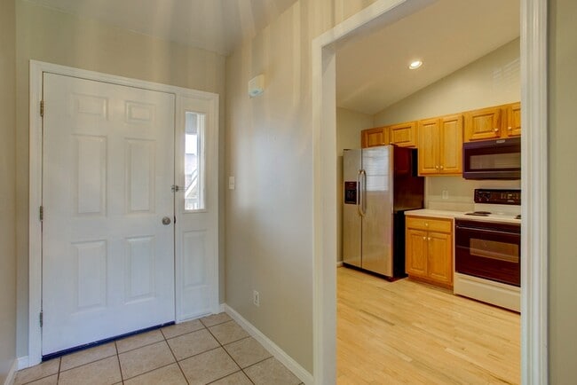 Building Photo - 103 Black Oak Dr