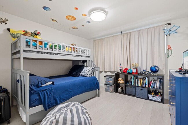 Building Photo - 3100 NE 49th St