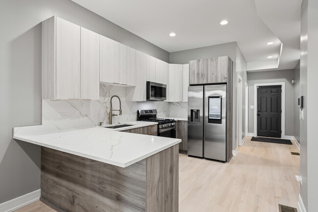 Building Photo - 2816 W Warren Blvd