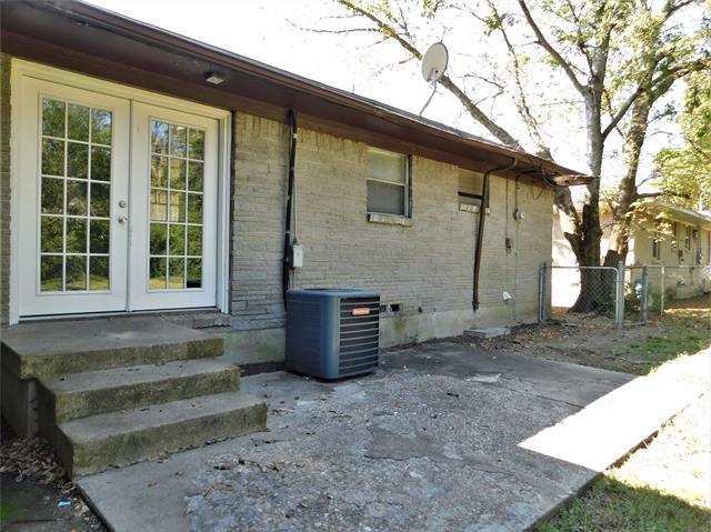 Building Photo - 929 Manhattan Dr