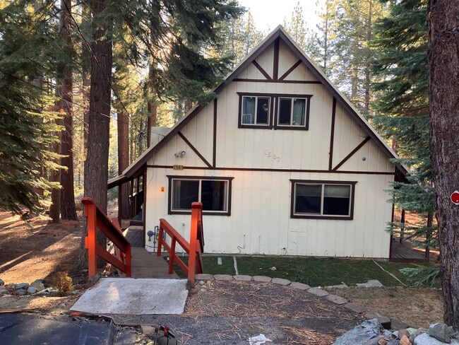 Building Photo - 2 Level cabin in a quiet wooded neighborhood
