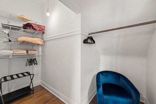 Building Photo - 6229 N Wayne Ave