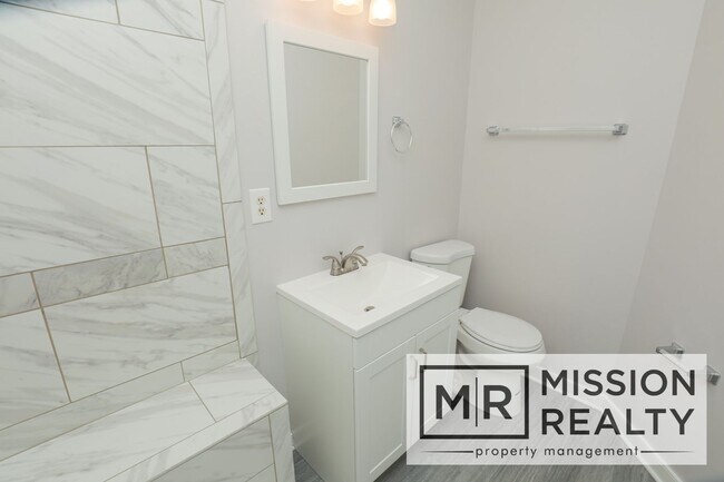 Building Photo - -- 3 BED 2 BATH HOME IN POPULAR NORTH SIDE --