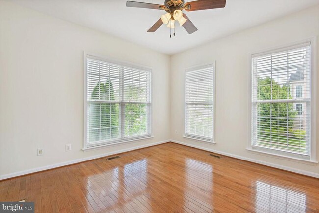 Building Photo - 15041 Clementine Way