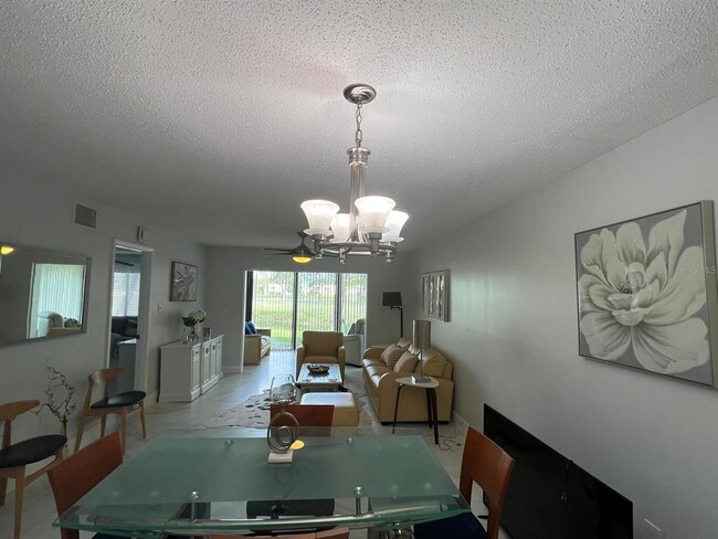 Building Photo - 5279 Willow Links