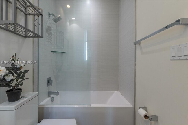 Building Photo - 10245 NW 63rd Terrace