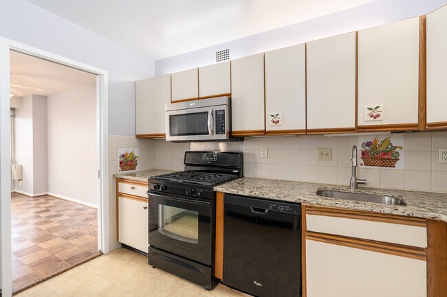 Building Photo - 5500 Friendship Blvd