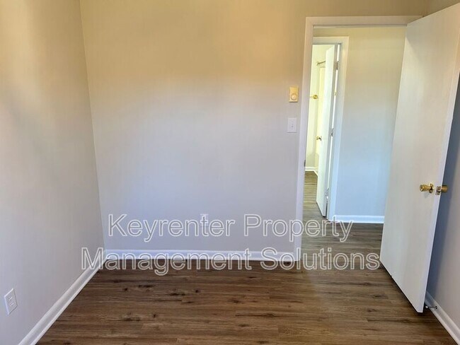 Building Photo - 26 Whiteoak Cir