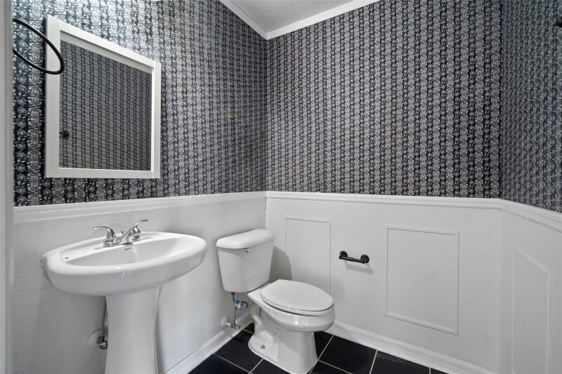 Building Photo - 1303 Alhambra Crest Dr