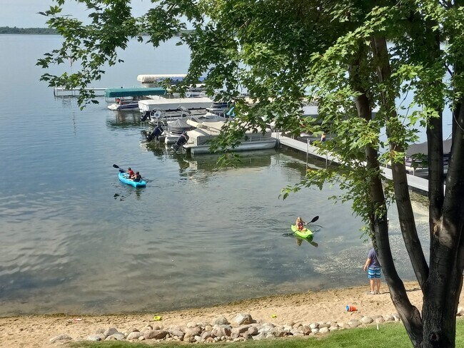 Building Photo - 315 Park Lake Blvd