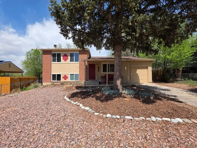 Building Photo - 4320 Dewey Dr
