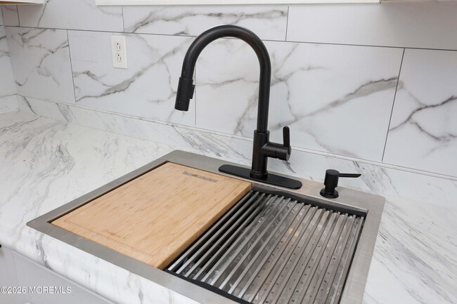 Building Photo - 12 Main St