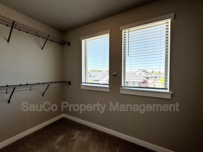 Building Photo - 5575 SE 80th Ave