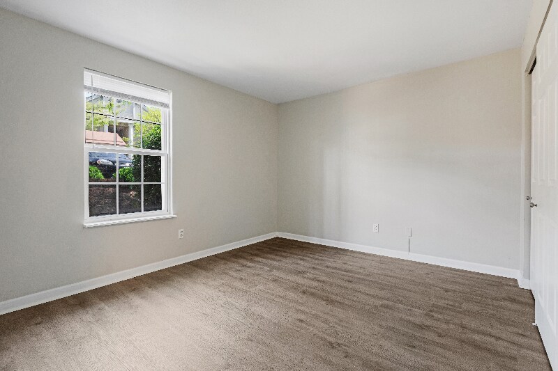 Building Photo - 700 Ridgeside Dr