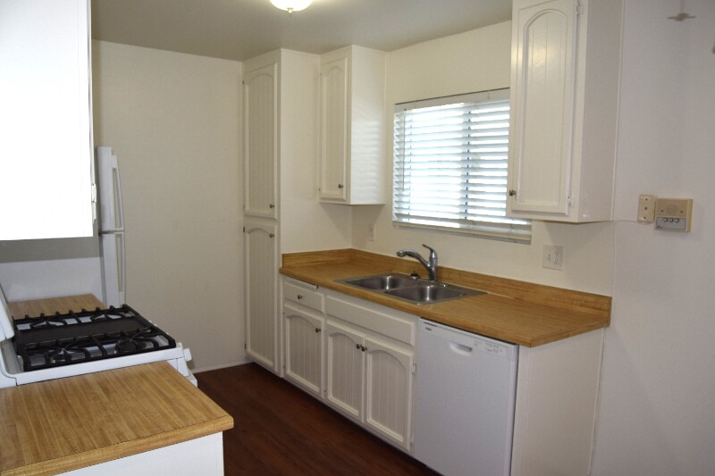 Building Photo - 4566 Utah St