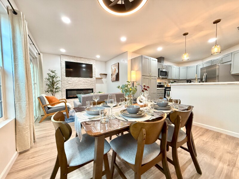 Building Photo - 3229 S Sherbourne Dr