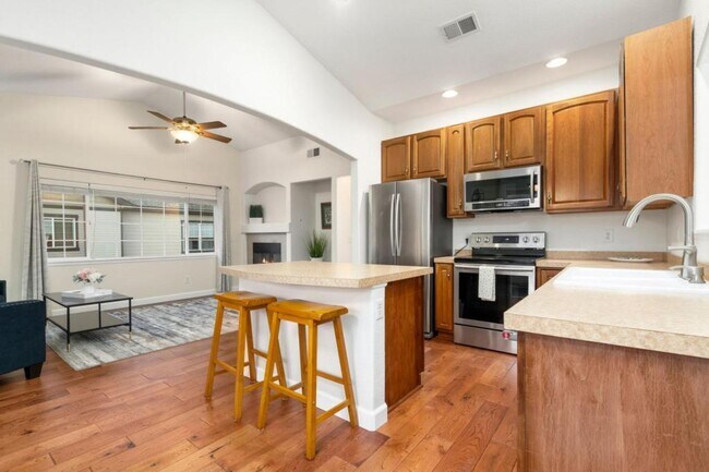 Building Photo - 5014 Brookfield Dr