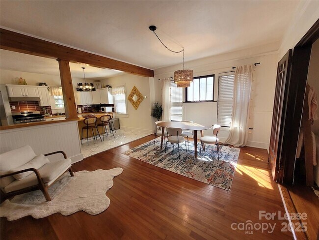 Building Photo - 718 Wood St