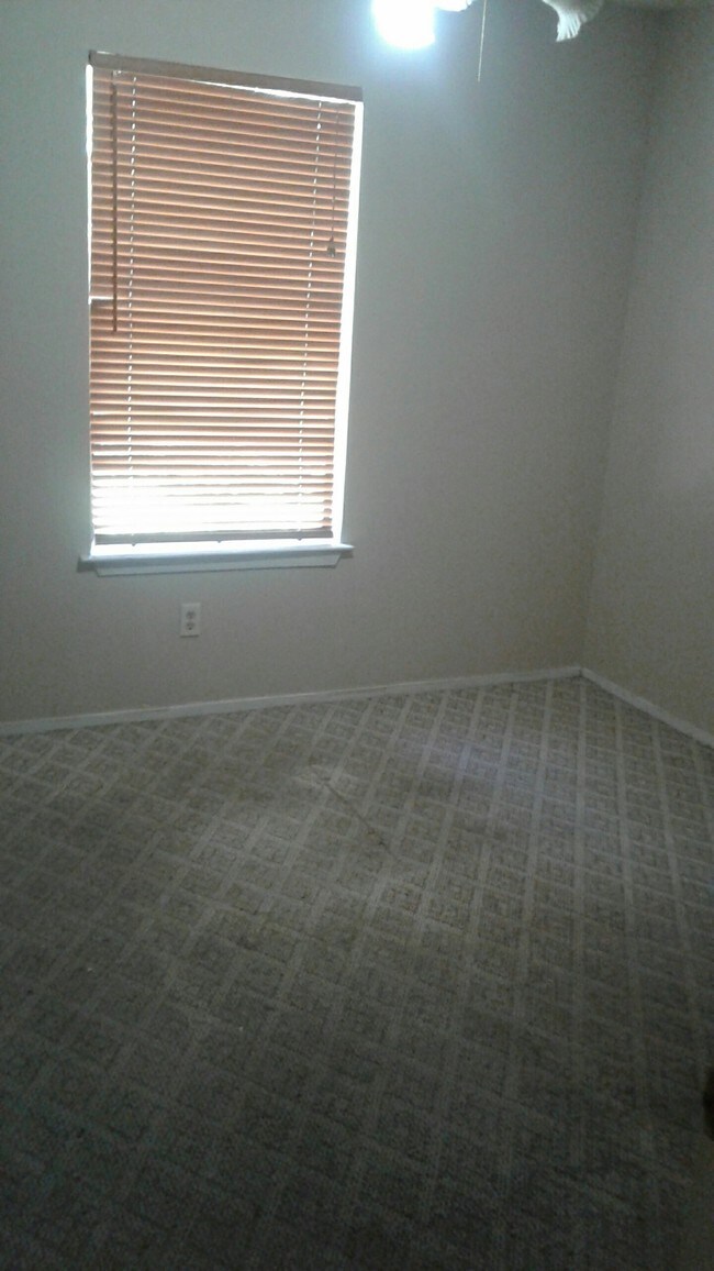 Building Photo - 1919 Castle Gate Cir