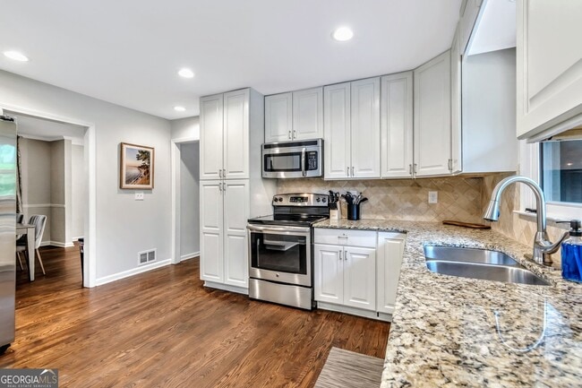 Building Photo - 1897 Mt Vernon Rd