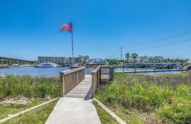 Building Photo - 137 Marblehead Dr