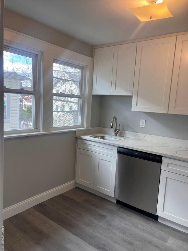 Building Photo - 18 Boone St