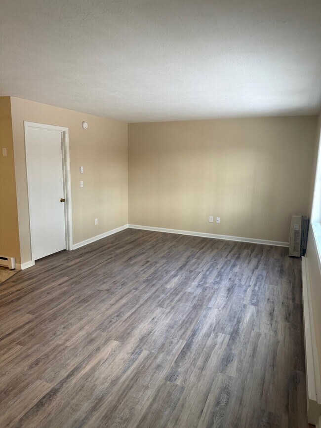 Building Photo - 14 Hurricane Rd