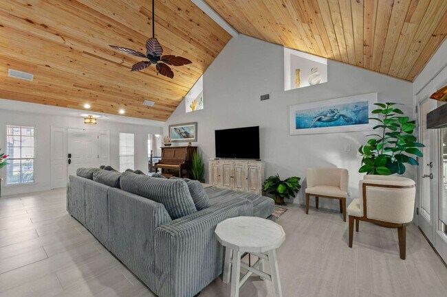 Building Photo - 300 Lan Rob Ln