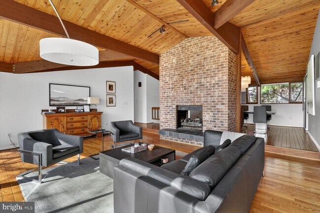 Building Photo - 1219 Ingleside Ave