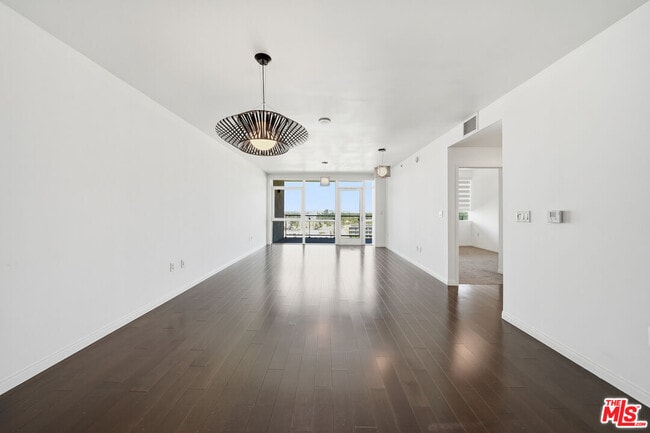 Building Photo - 3785 Wilshire Blvd