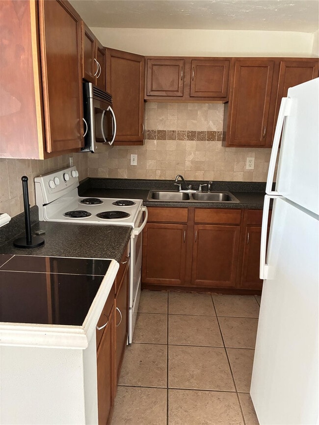 Building Photo - 2970 NE 16th Ave