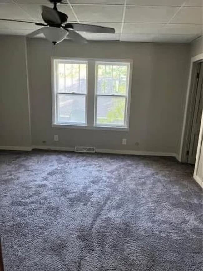 Building Photo - 406 S 6th Ave