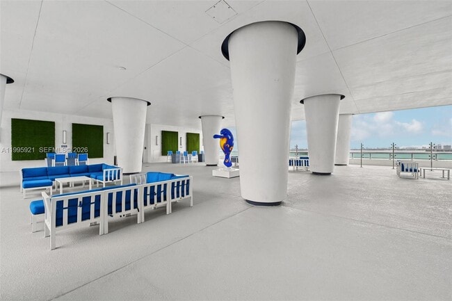 Building Photo - 1800 N Bayshore Dr