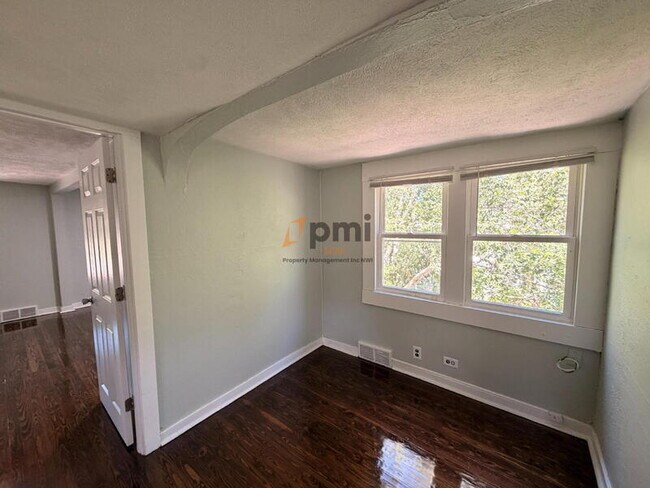 Building Photo - 422 Hoyt St